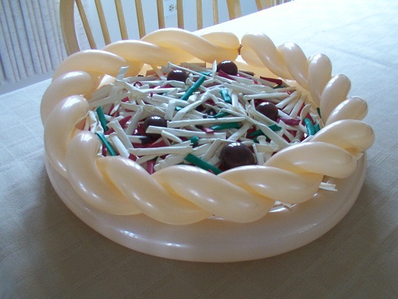 Pizza made from twisting balloons - balloon animals