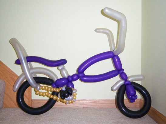 Schwin bike made from balloon animals. Made by balloon artist Dale Obrochta